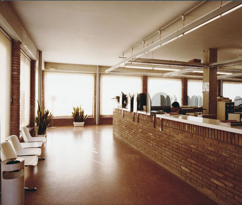 Habitatges, Biblioteca i Sucursal Bancària CECOM