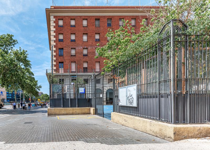 Adaptation of the Francesc Macià Cultural Institutes as a School Complex