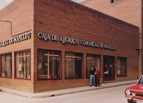 Habitatges, Biblioteca i Sucursal Bancària CECOM