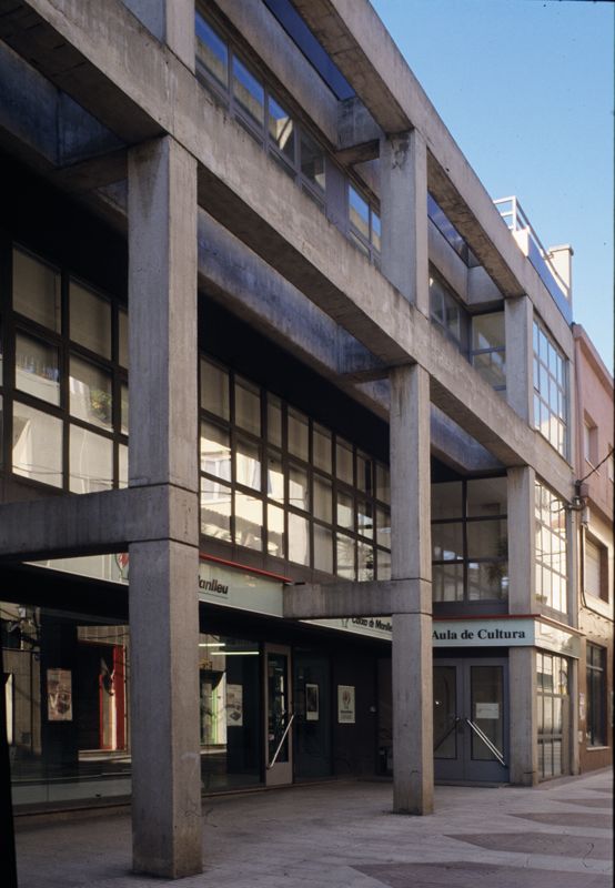 Habitatges, Biblioteca i Sucursal Bancària CECOM