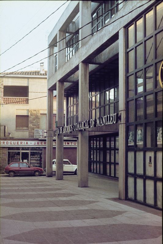 Habitatges, Biblioteca i Sucursal Bancària CECOM