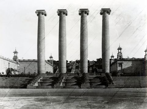 Monument de 'Les Quatre Columnes'