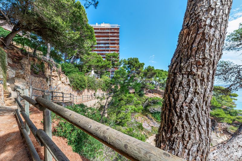 Urbanització Torre Valentina. Edifici Eden Mar