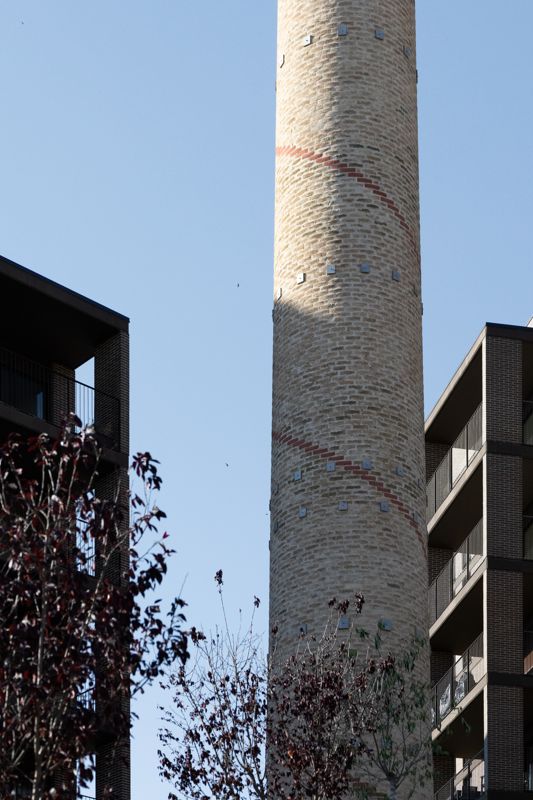 Chimenea de la Fábrica de Licores de Manresa Alta