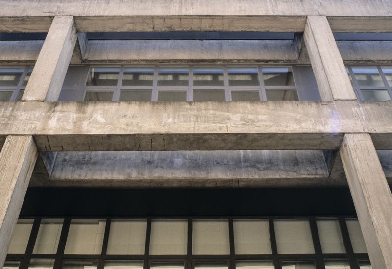 Habitatges, Biblioteca i Sucursal Bancària CECOM