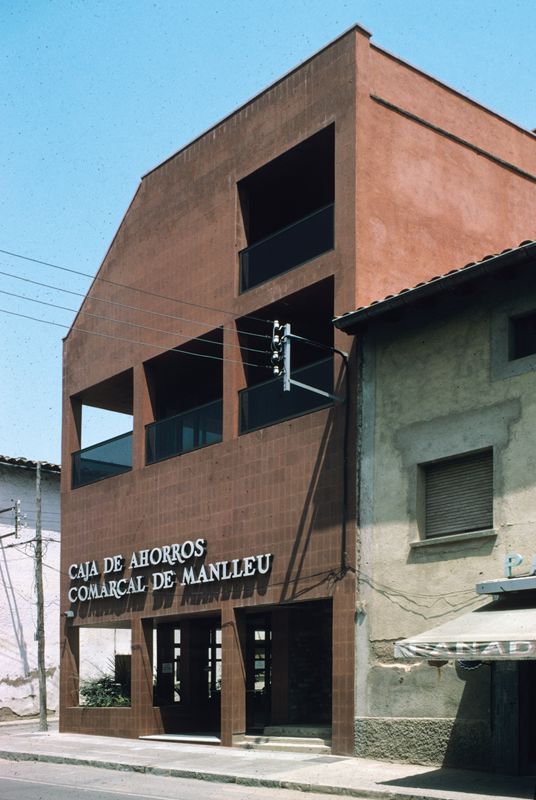 Habitatges, Oficines i Sucursal Bancària CECOM