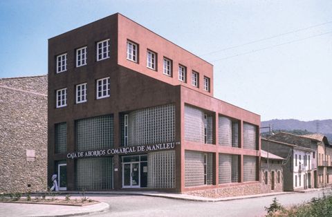 Habitatges, Biblioteca i Sucursal Bancària CECOM