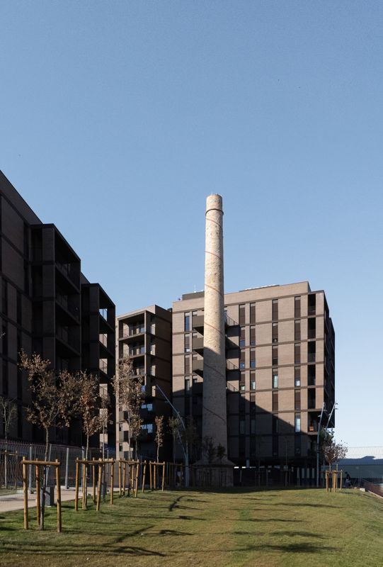 Chimenea de la Fábrica de Licores de Manresa Alta