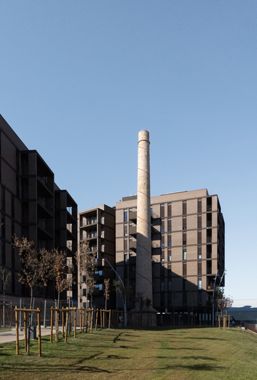 Chimenea de la Fábrica de Licores de Manresa Alta